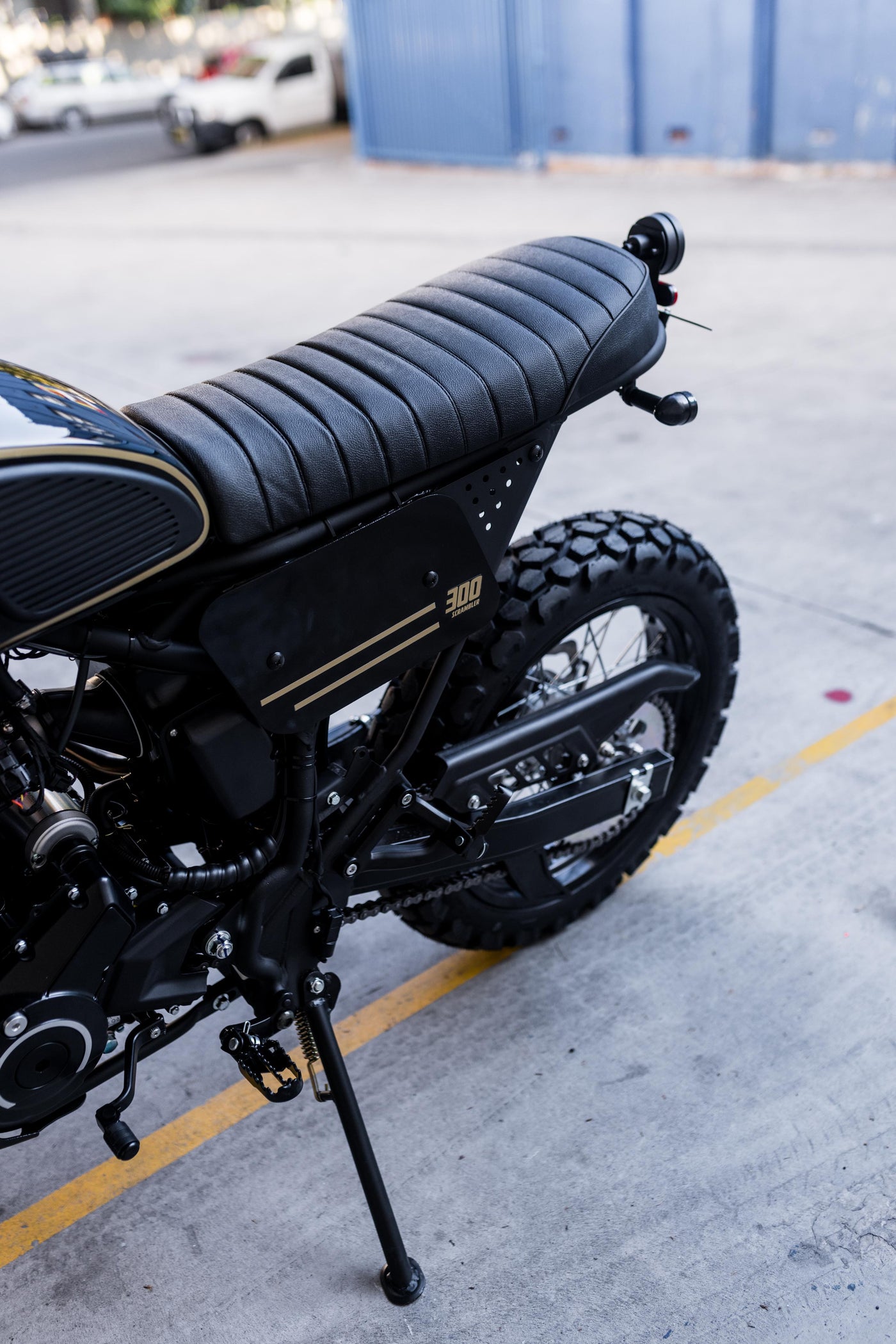 Paso XF300 Black Gloss Gold Trim